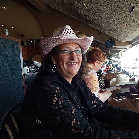 Meet your Posher, Louise - Picture 1 of 1